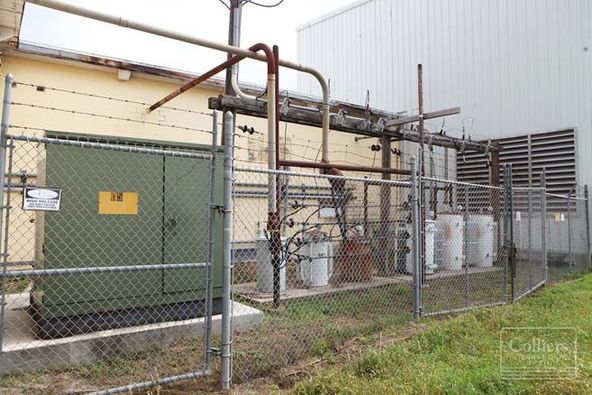 For Sale | 336,936 SF South Texas Industrial Facility: 516 W Live Oak St, Cuero, TX 77954